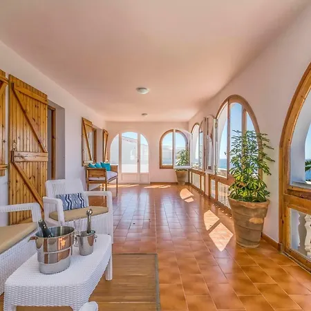 Lola * بونتا بريما